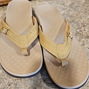 Vionic Tide Patty thong sandals tan NWOT